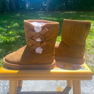 Koolaburra by Ugg: Victoria short winter boot for Toddler Size 11